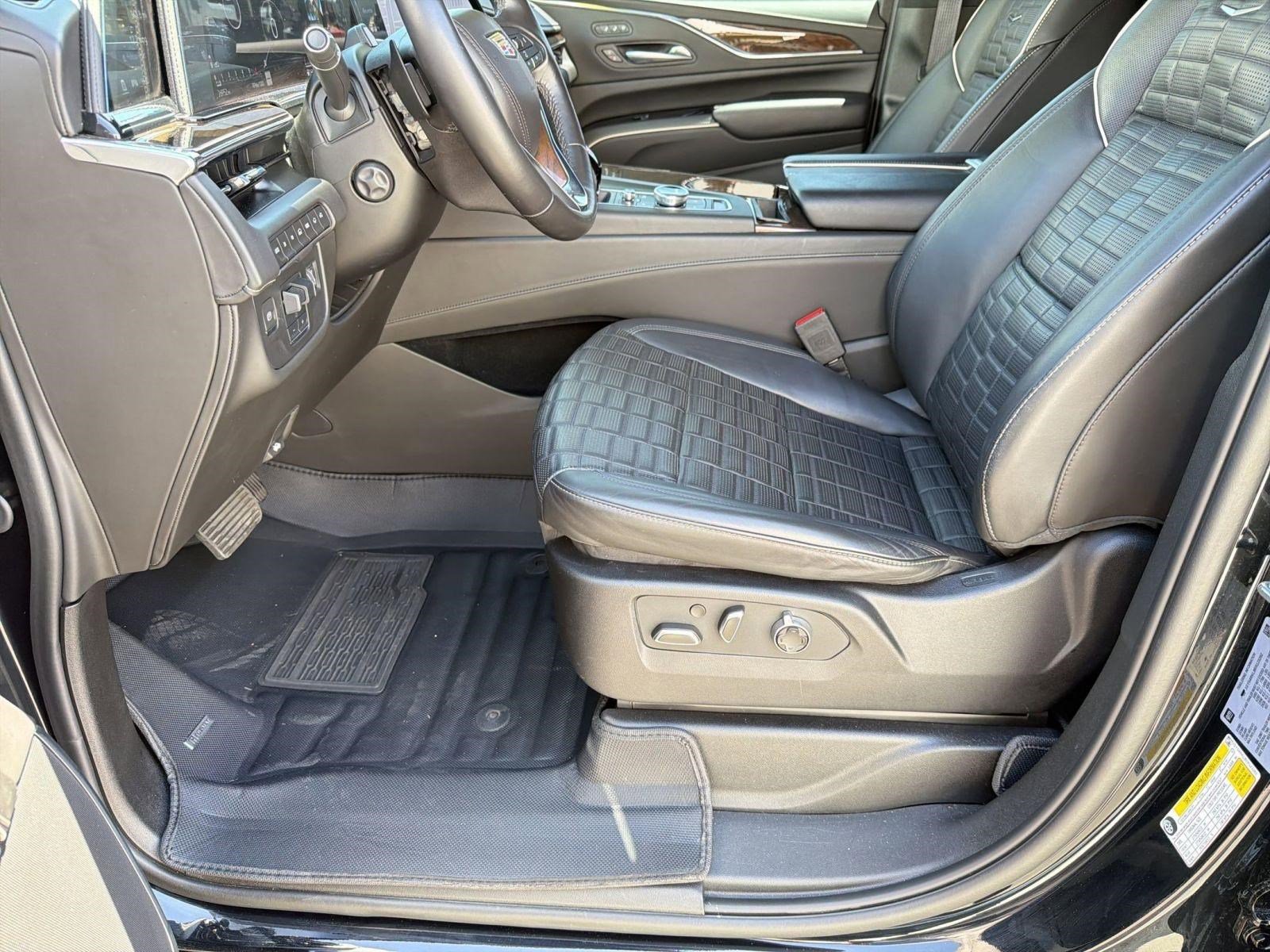 Used 2024 Cadillac Escalade ESV Sport Platinum AWD/4WD image 4