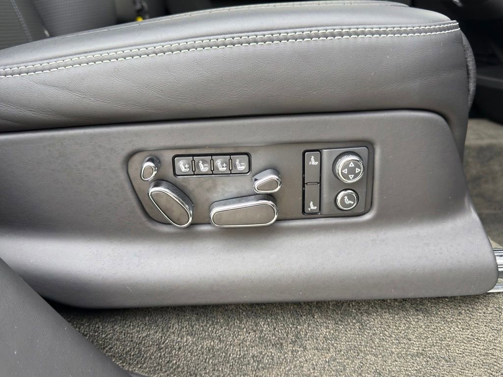 Used 2023 Bentley Bentayga Extended Wheelbase AWD/4WD image 40