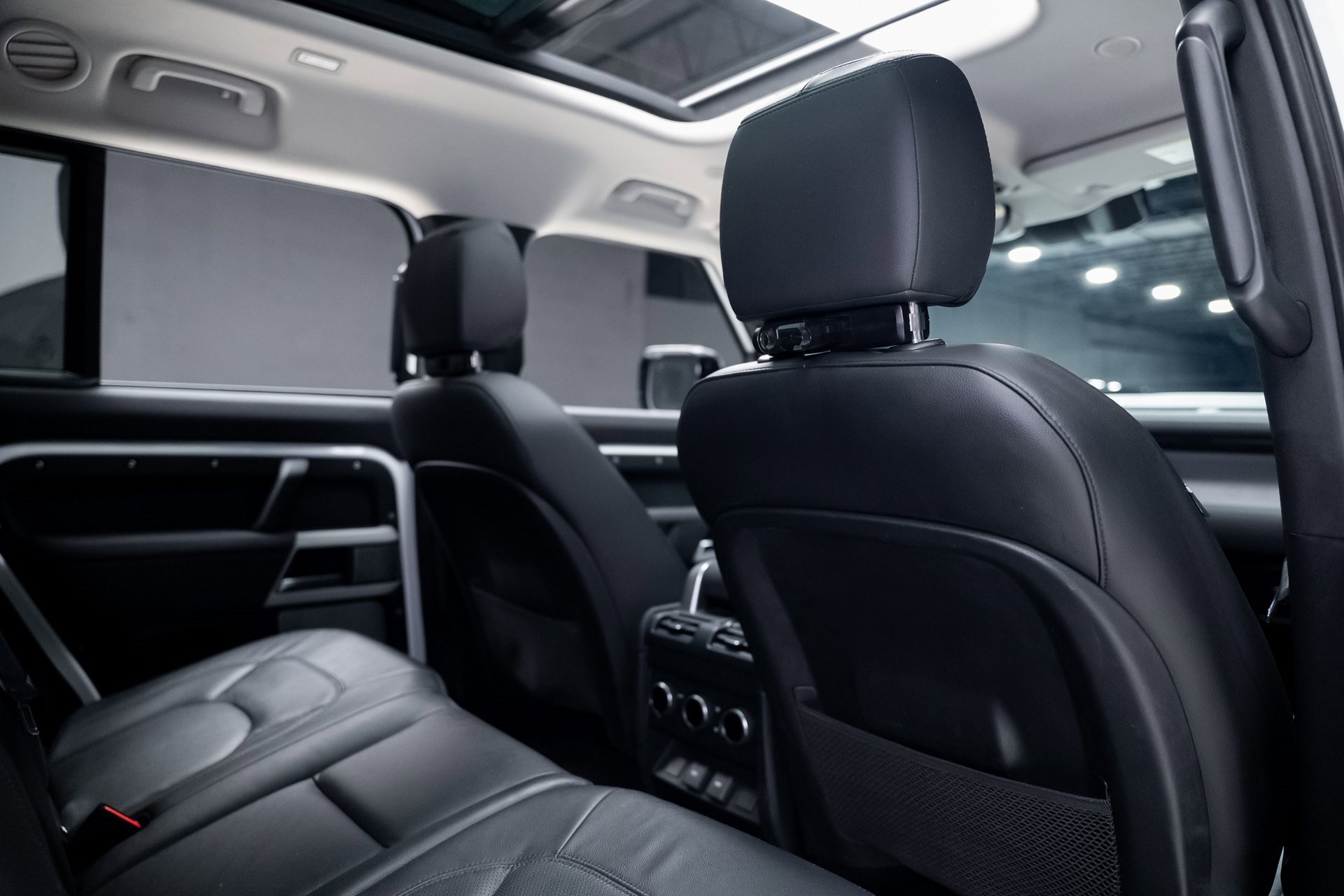 Used 2023 Land Rover Defender 130 SE image 73