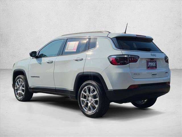 Used 2024 Jeep Compass Latitude w/ Sun and Sound Group AWD/4WD image 7