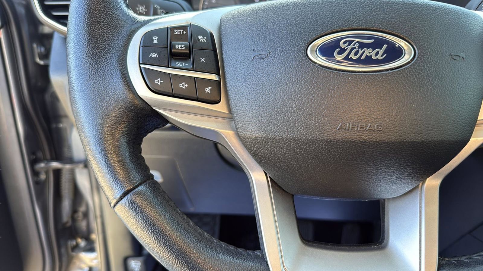 Used 2021 Ford Explorer Limited w/ Hybrid Equipment Group 310A image 17