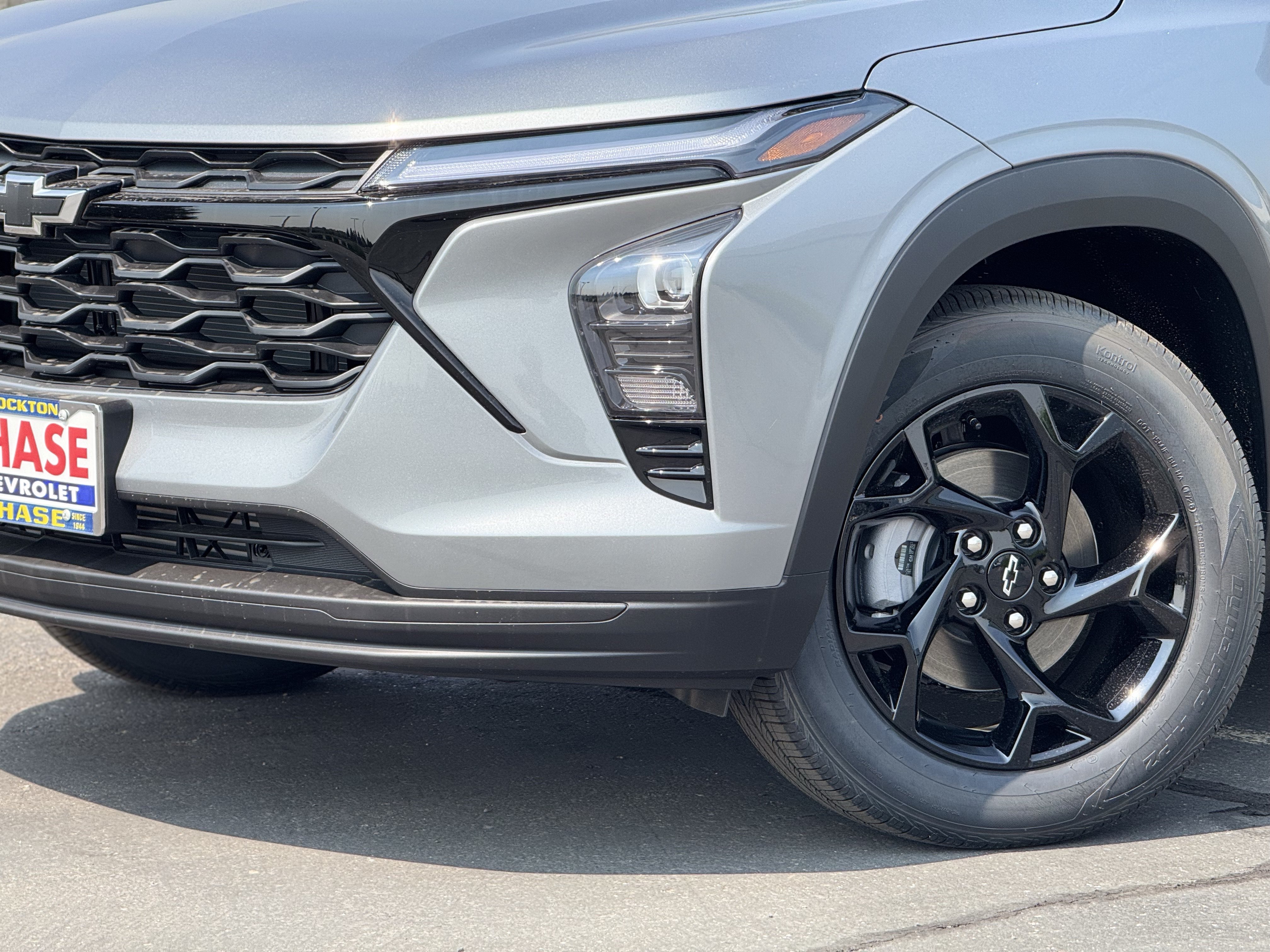 New 2026 Chevrolet Trax LT w/ Driver Confidence Package FWD image 3