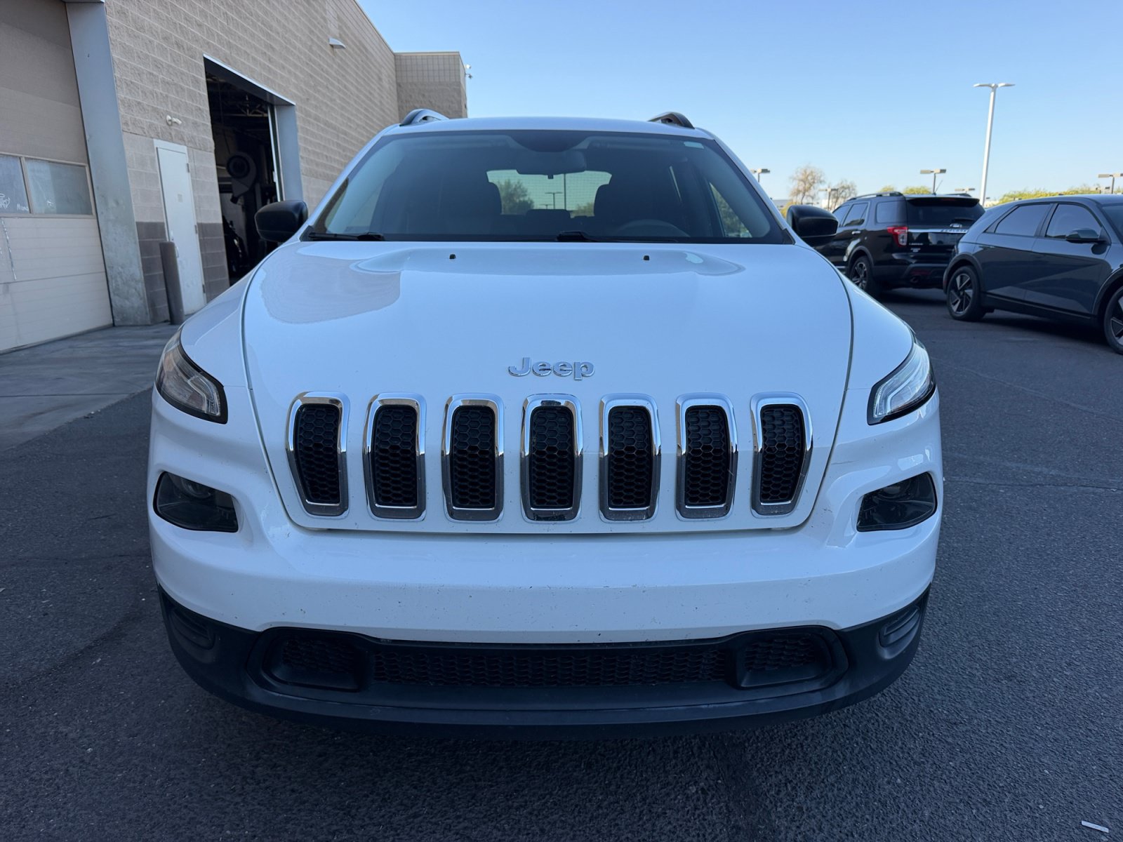 Used 2016 Jeep Cherokee Sport FWD image 23
