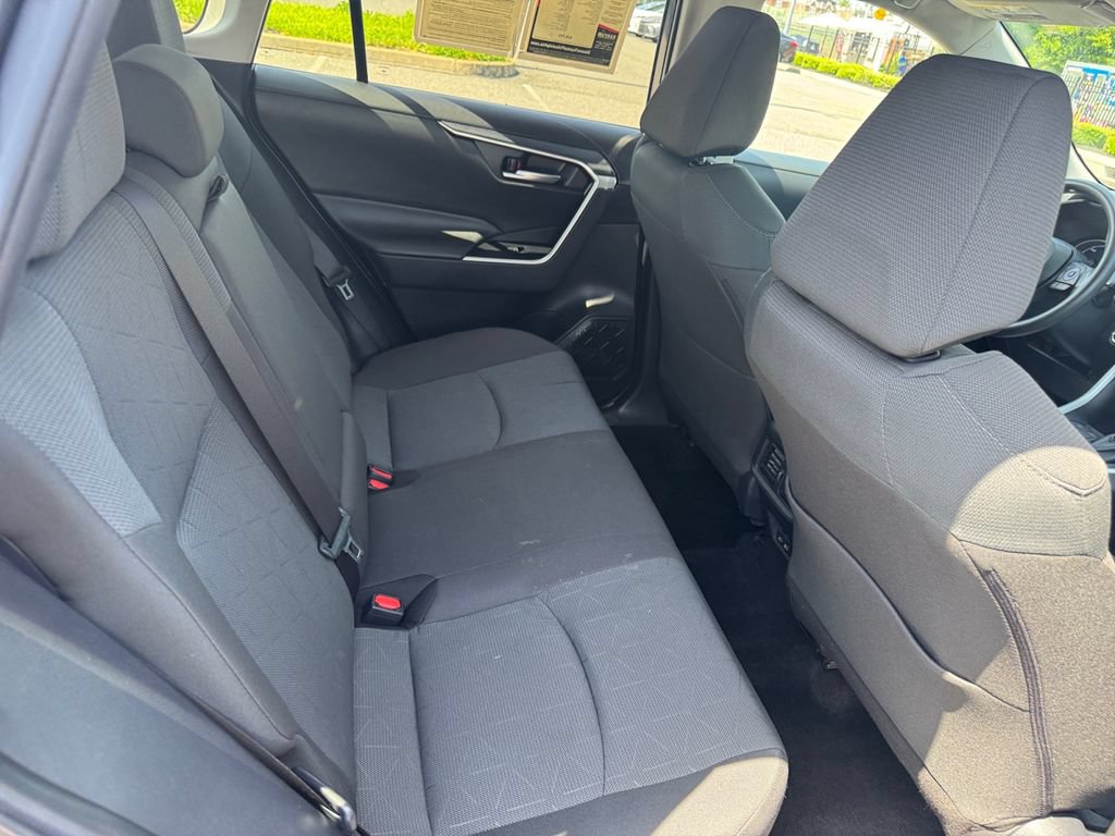 Used 2025 Toyota RAV4 XLE AWD/4WD image 18