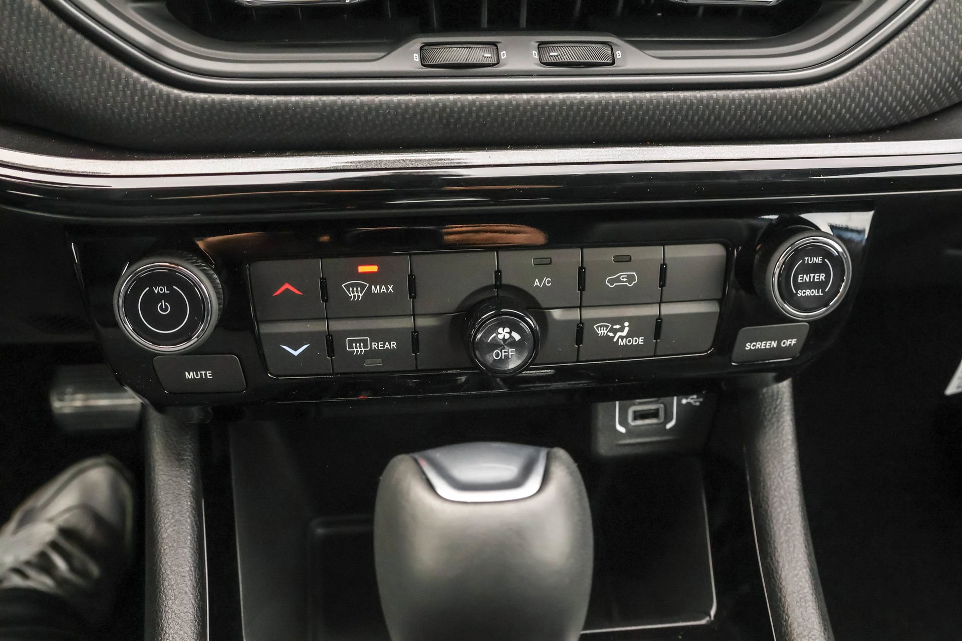 New 2026 Jeep Compass Latitude image 17