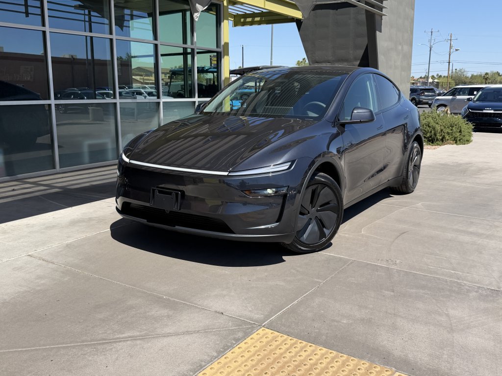 Used 2026 Tesla Model Y Long Range RWD image 2