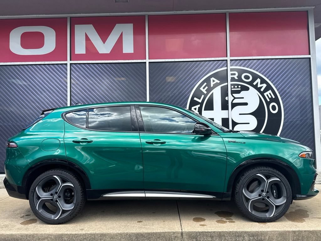 New 2026 Alfa Romeo Tonale w/ Active Assist Package AWD/4WD image 4