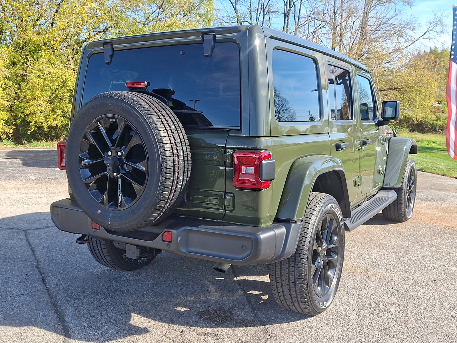 Used 2021 Jeep Wrangler Unlimited Sahara w/ Cold Weather Group image 11