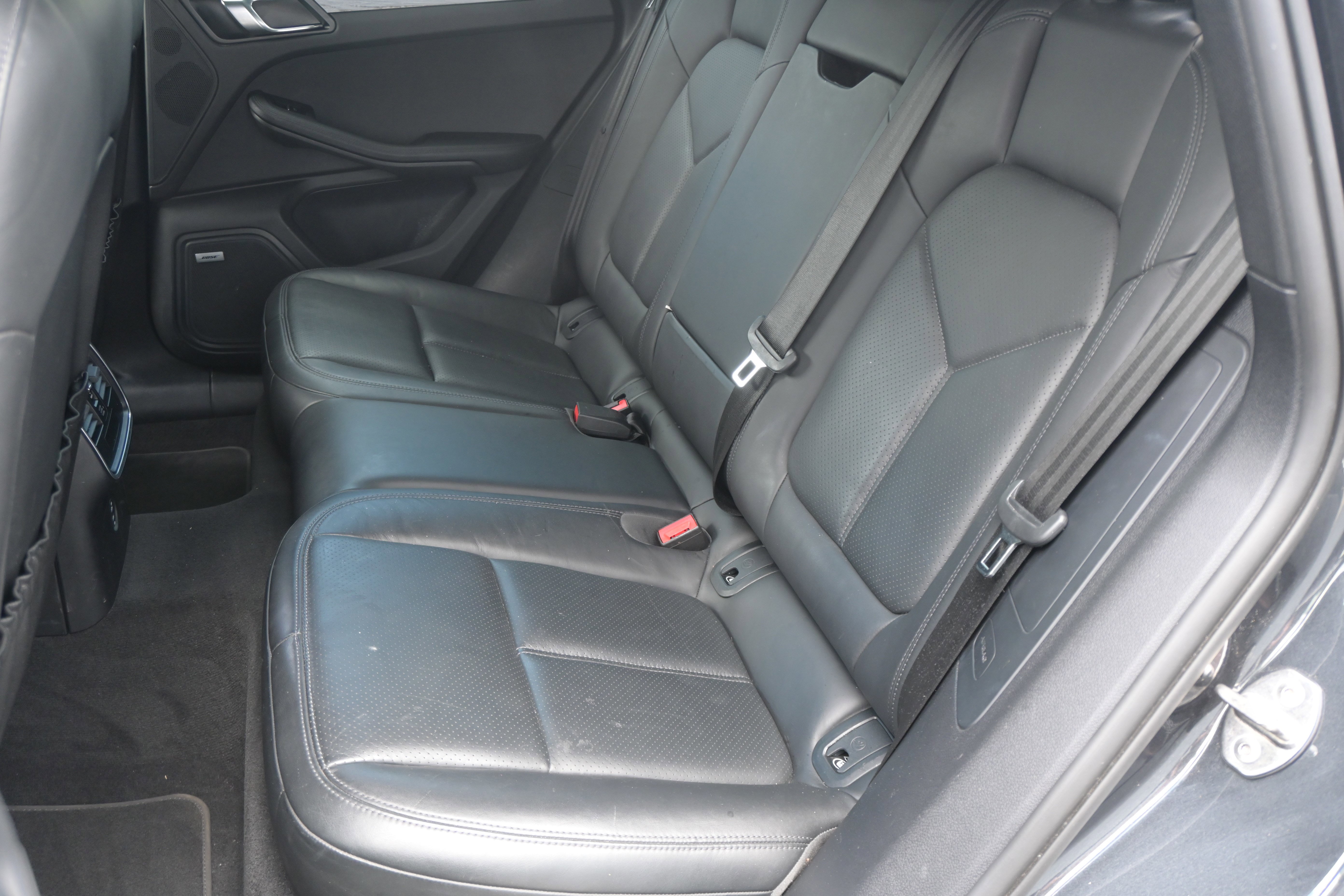 Used 2021 Porsche Macan AWD/4WD image 31
