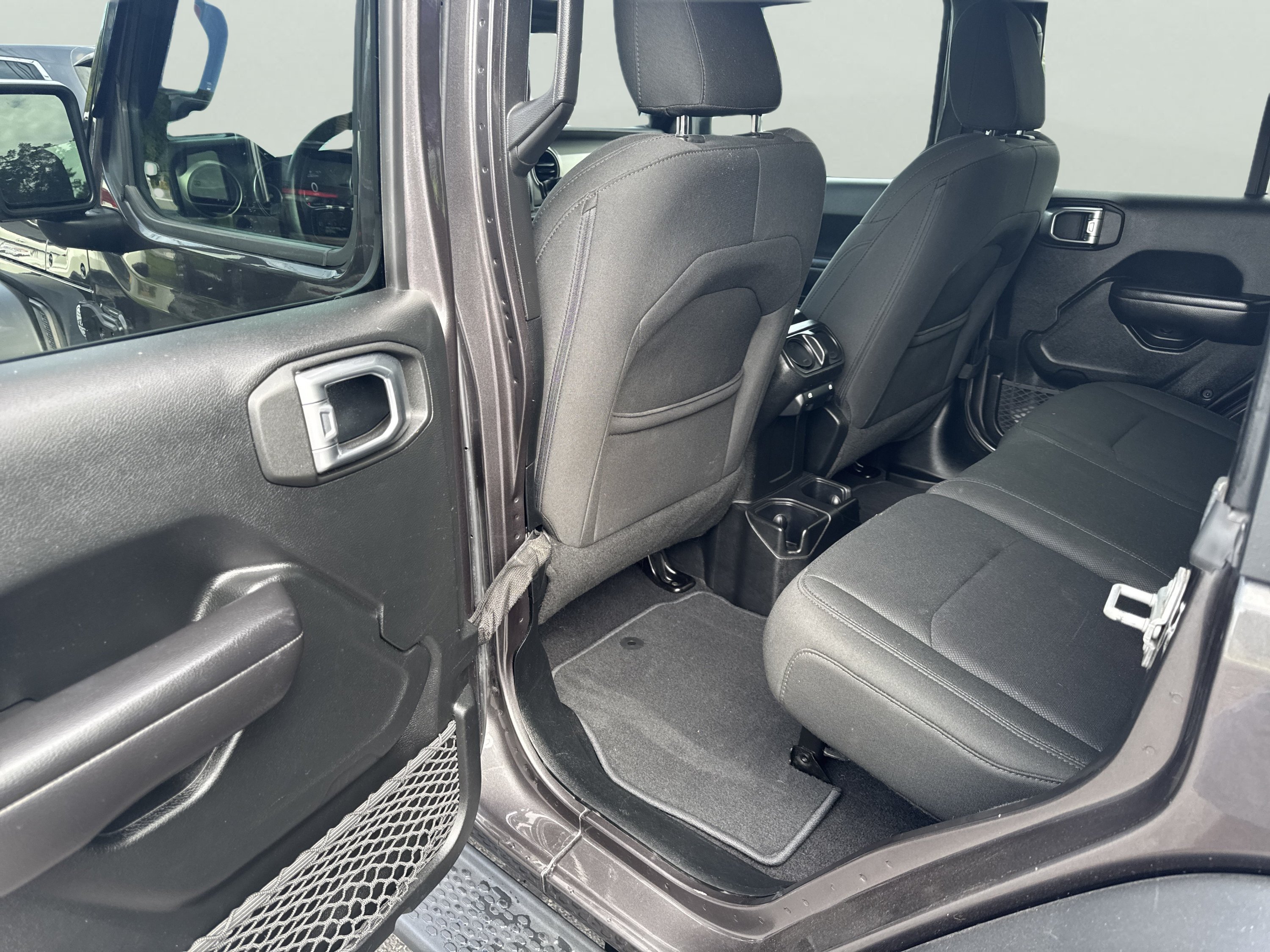 Used 2018 Jeep Wrangler Unlimited Sport S AWD/4WD image 19
