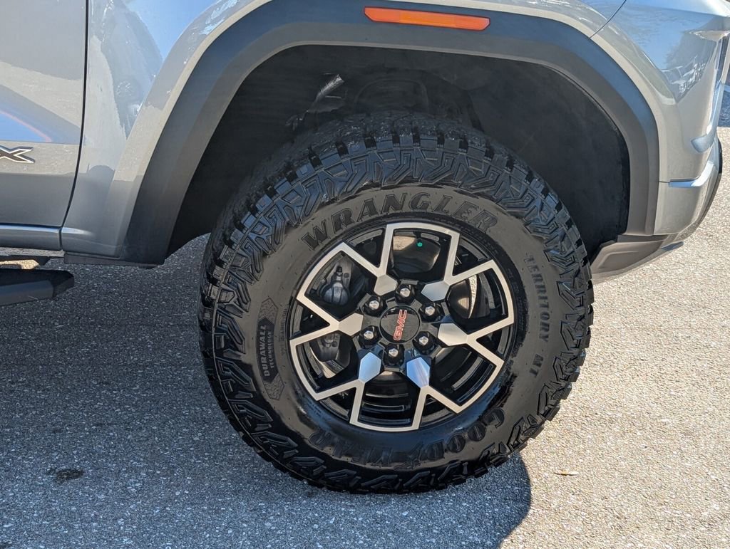 Used 2024 GMC Canyon AT4X image 9