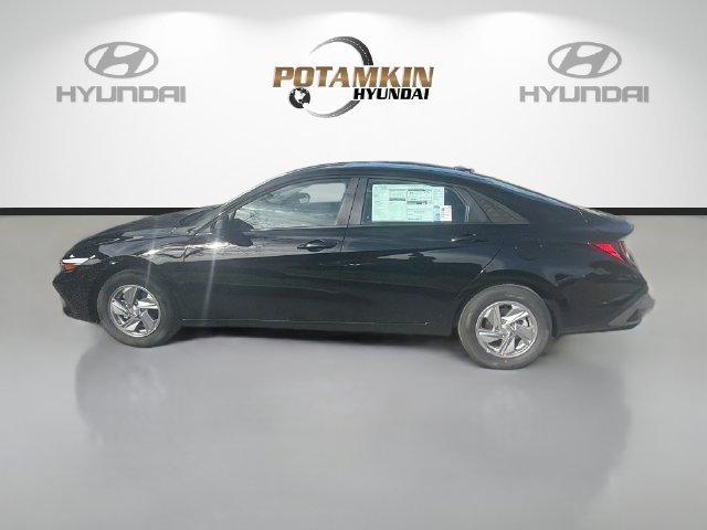 New 2026 Hyundai Elantra SE FWD image 8