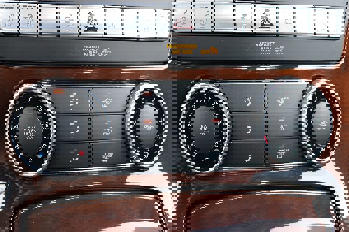 Used 2014 Mercedes-Benz SLK 350 image 25