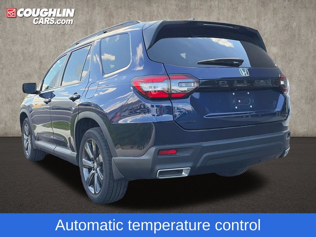 Used 2025 Honda Pilot Sport image 6