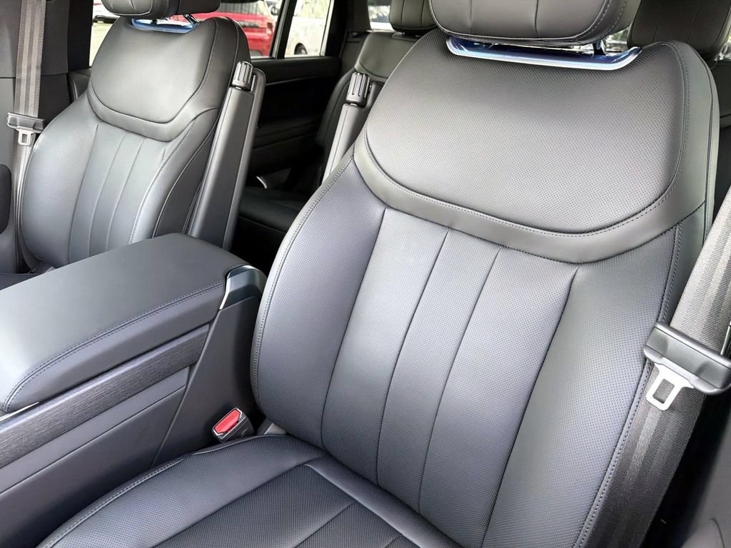 New 2026 Land Rover Range Rover Long Wheelbase SE AWD/4WD image 19