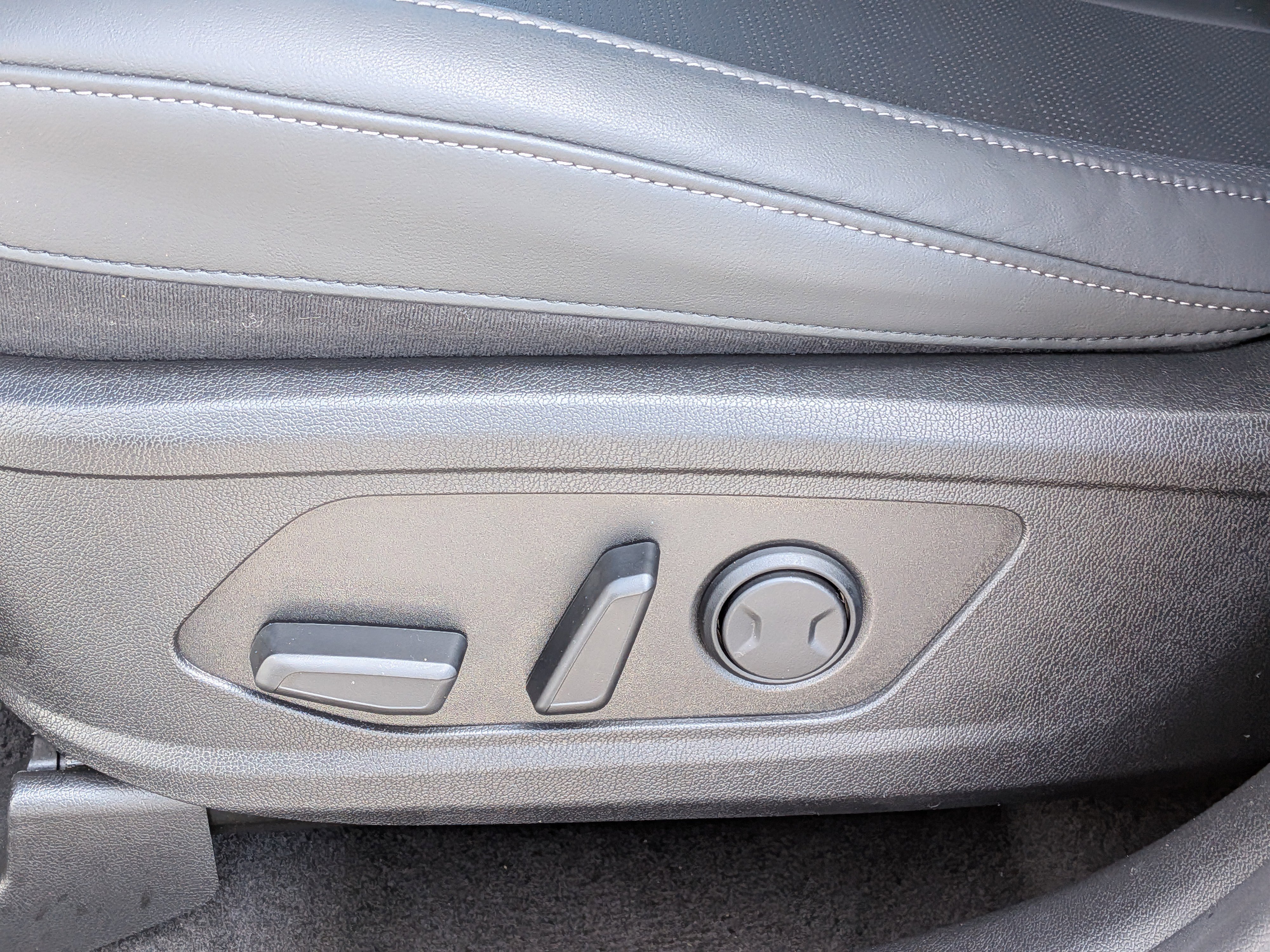 Certified 2025 Kia Sorento S image 25