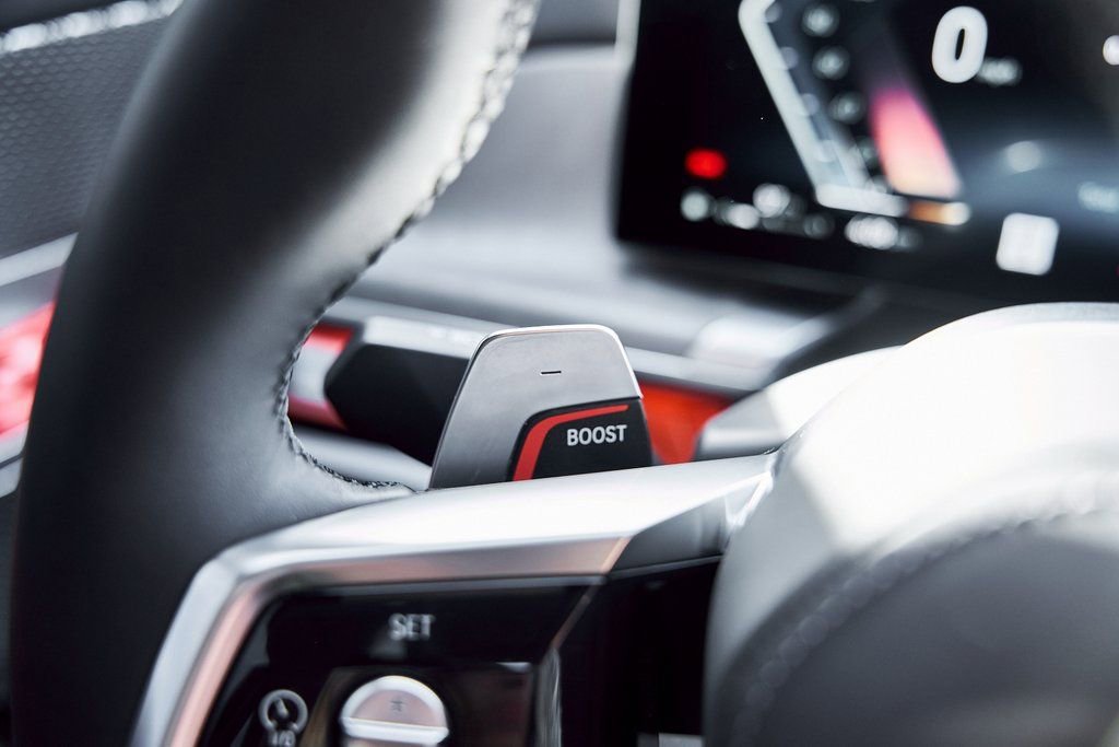 Used 2025 BMW 760i xDrive w/ Premium Package image 61