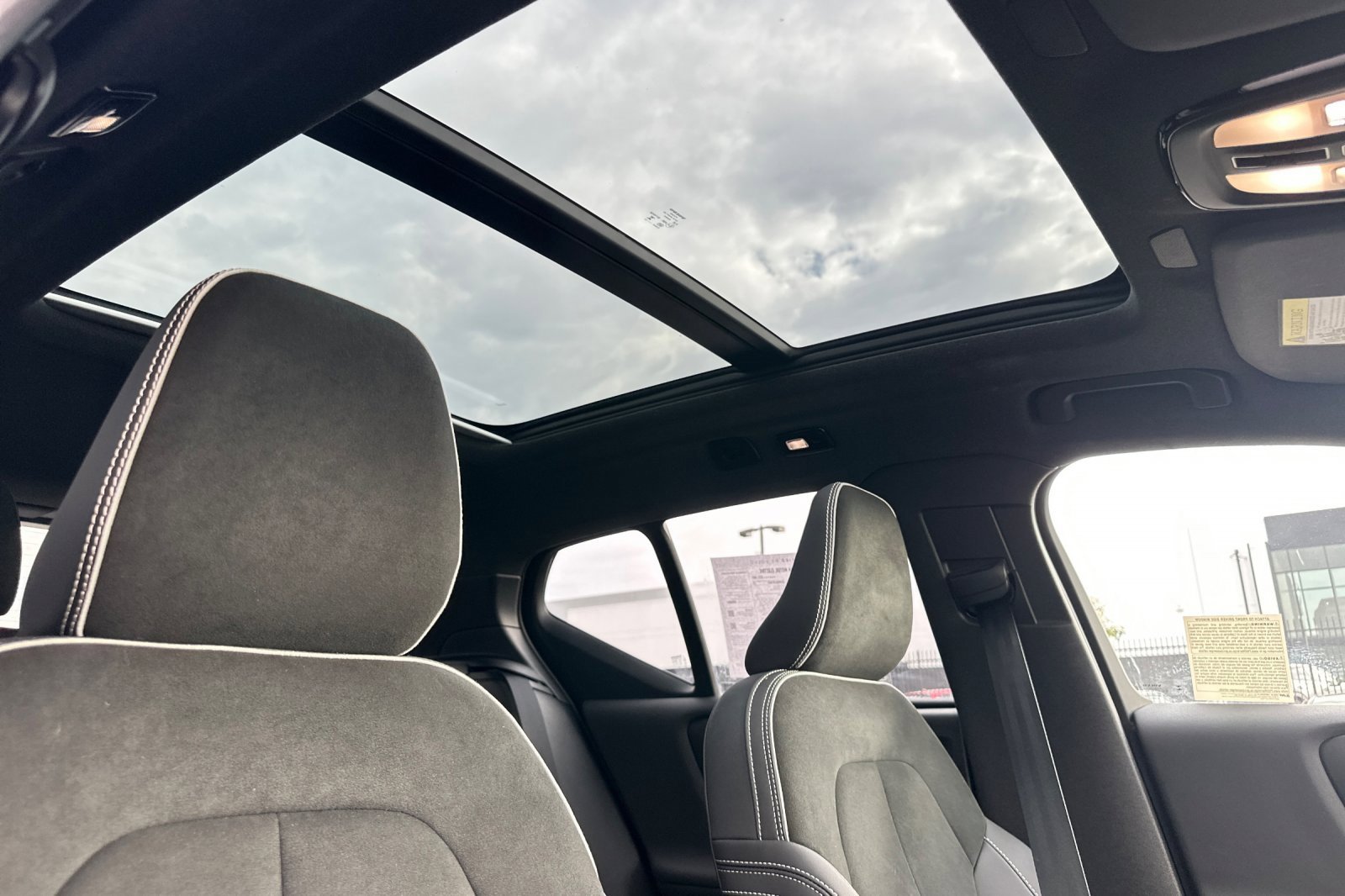 Used 2023 Volvo XC40 Recharge Ultimate w/ Protection Package Premier image 18