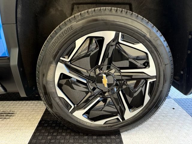 Used 2026 Chevrolet Silverado EV LT AWD/4WD image 14