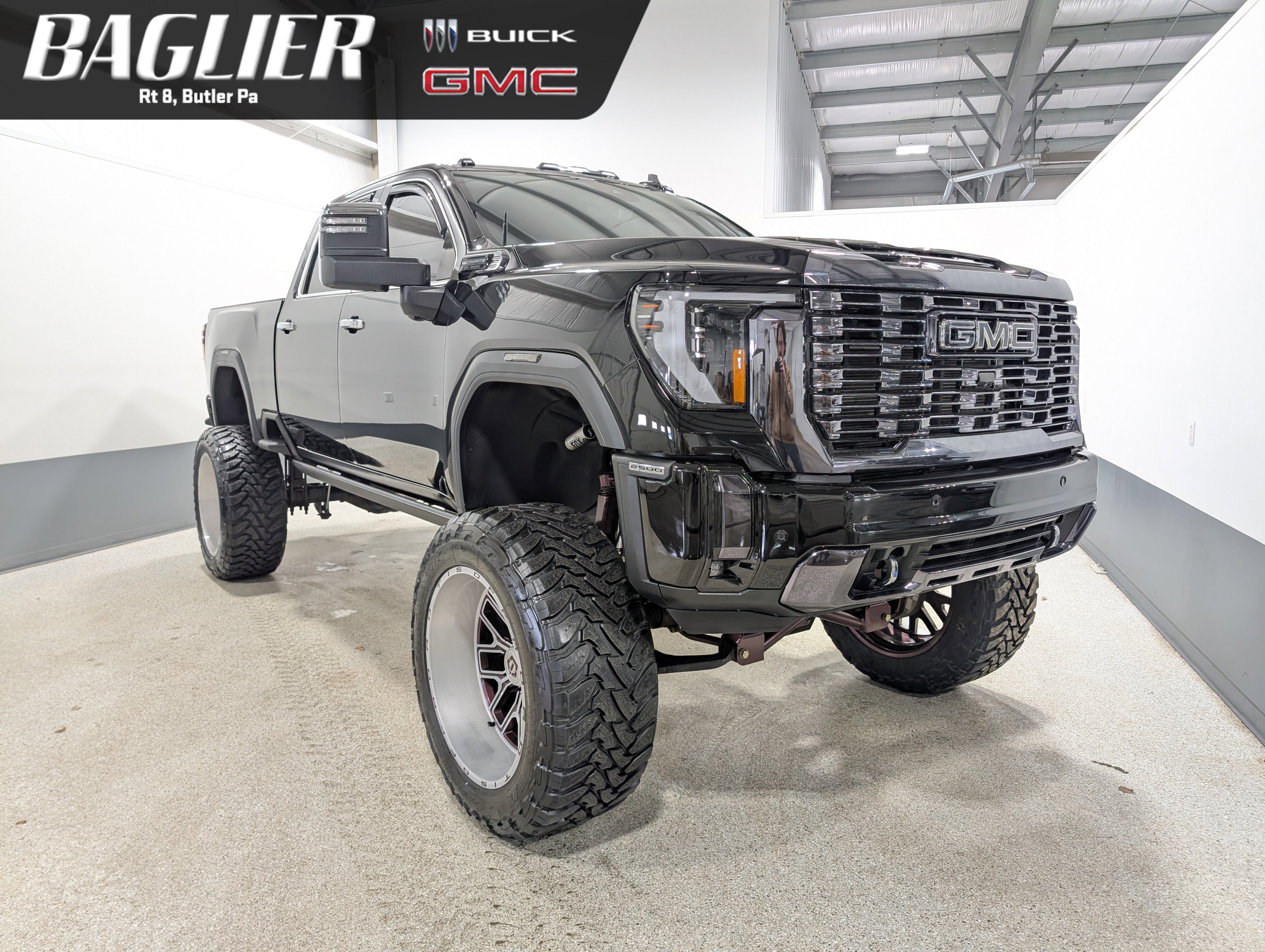 Used 2024 GMC Sierra 2500 Denali Ultimate AWD/4WD image 1