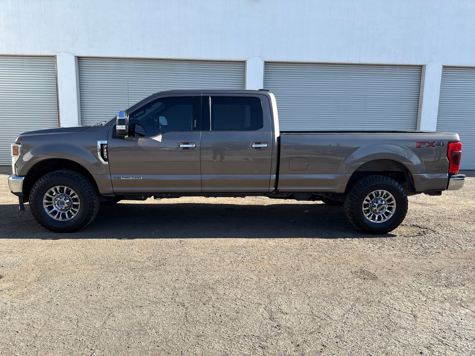 Used 2021 Ford F350 XLT w/ XLT Premium Package image 2