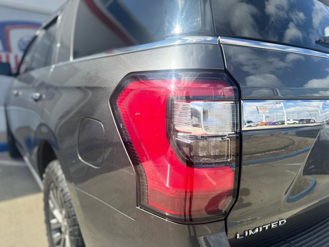 Used 2020 Ford Expedition Limited image 34