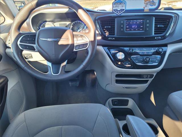 Used 2017 Chrysler Pacifica LX w/ Safetytec Group image 11