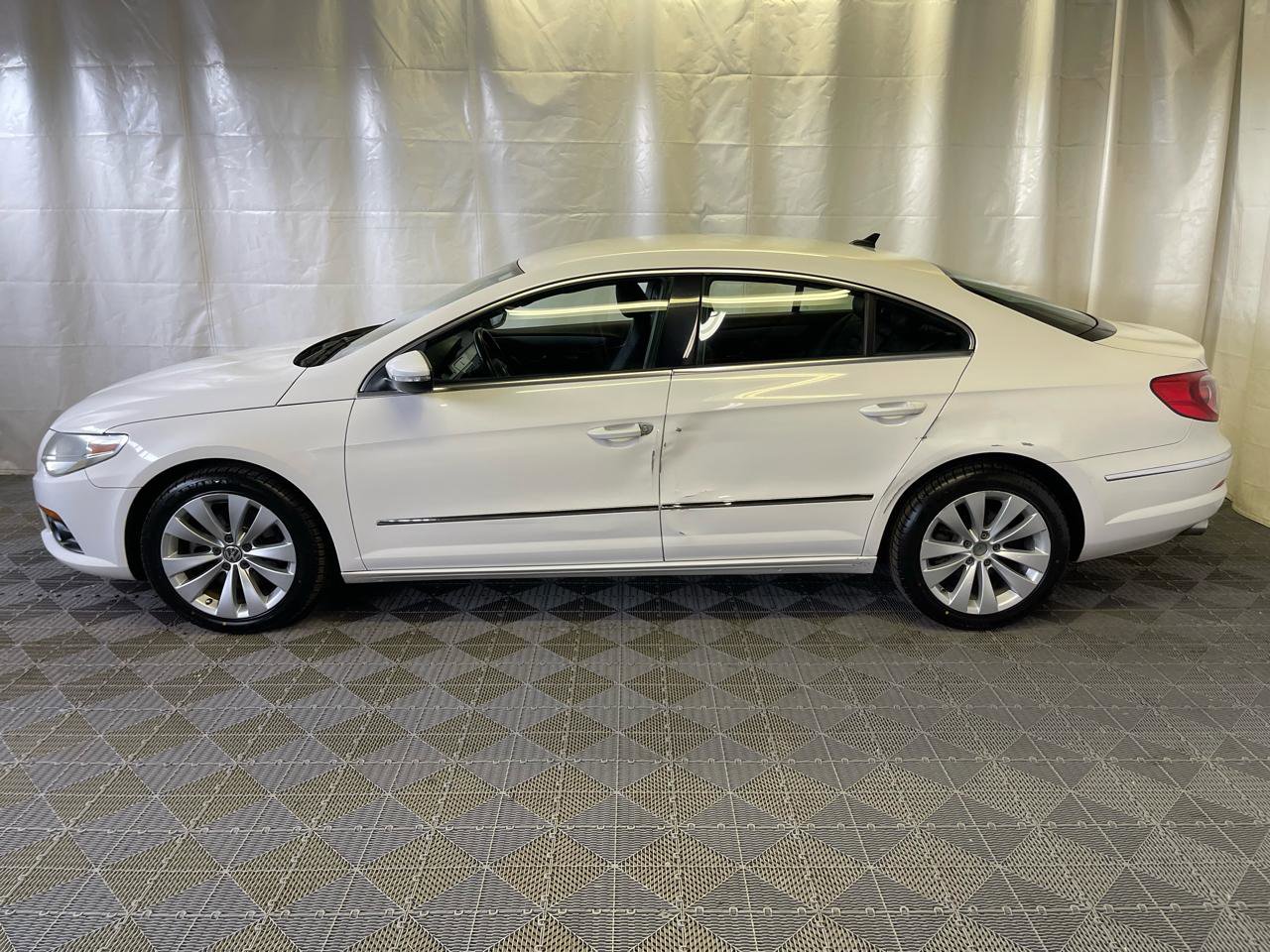 Used 2010 Volkswagen CC Sport FWD image 5