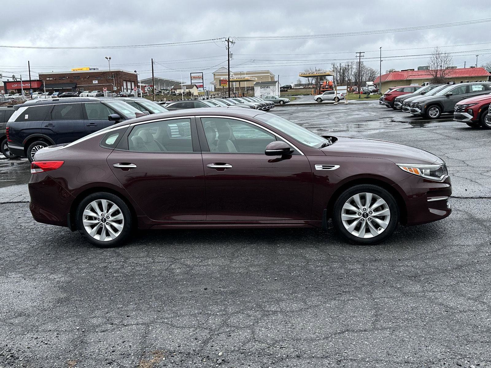 Used 2018 Kia Optima LX w/ 17" Alloy Wheels Package image 9