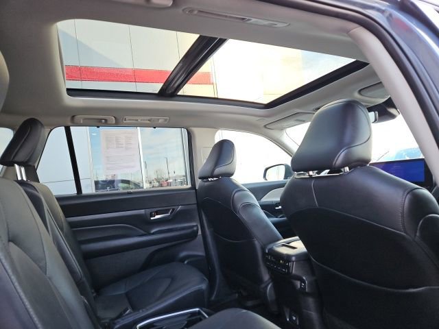 Used 2024 Toyota Grand Highlander Limited image 30