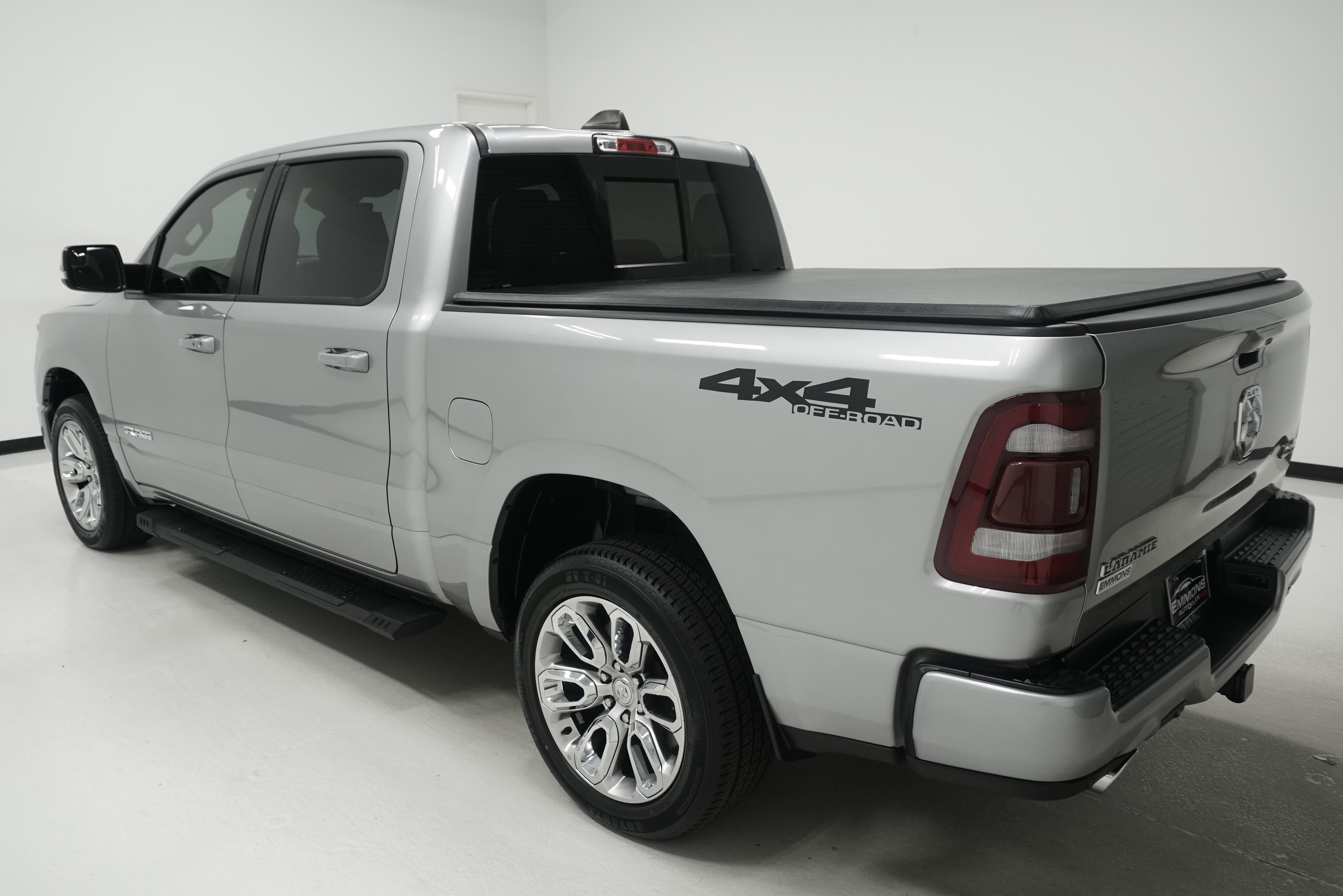 Used 2023 RAM 1500 Laramie AWD/4WD image 5