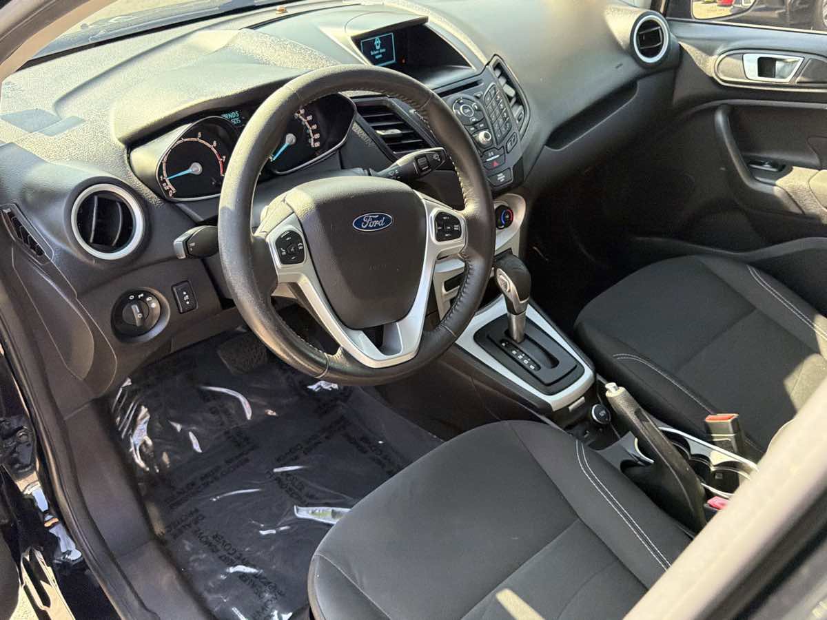 Used 2016 Ford Fiesta SE image 9