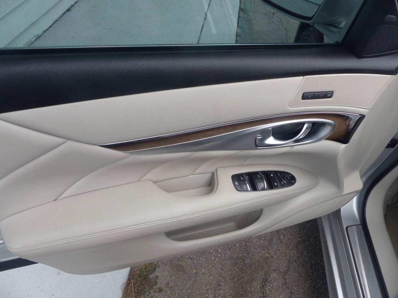 Used 2011 INFINITI M37 w/ Deluxe Touring Pkg RWD image 18