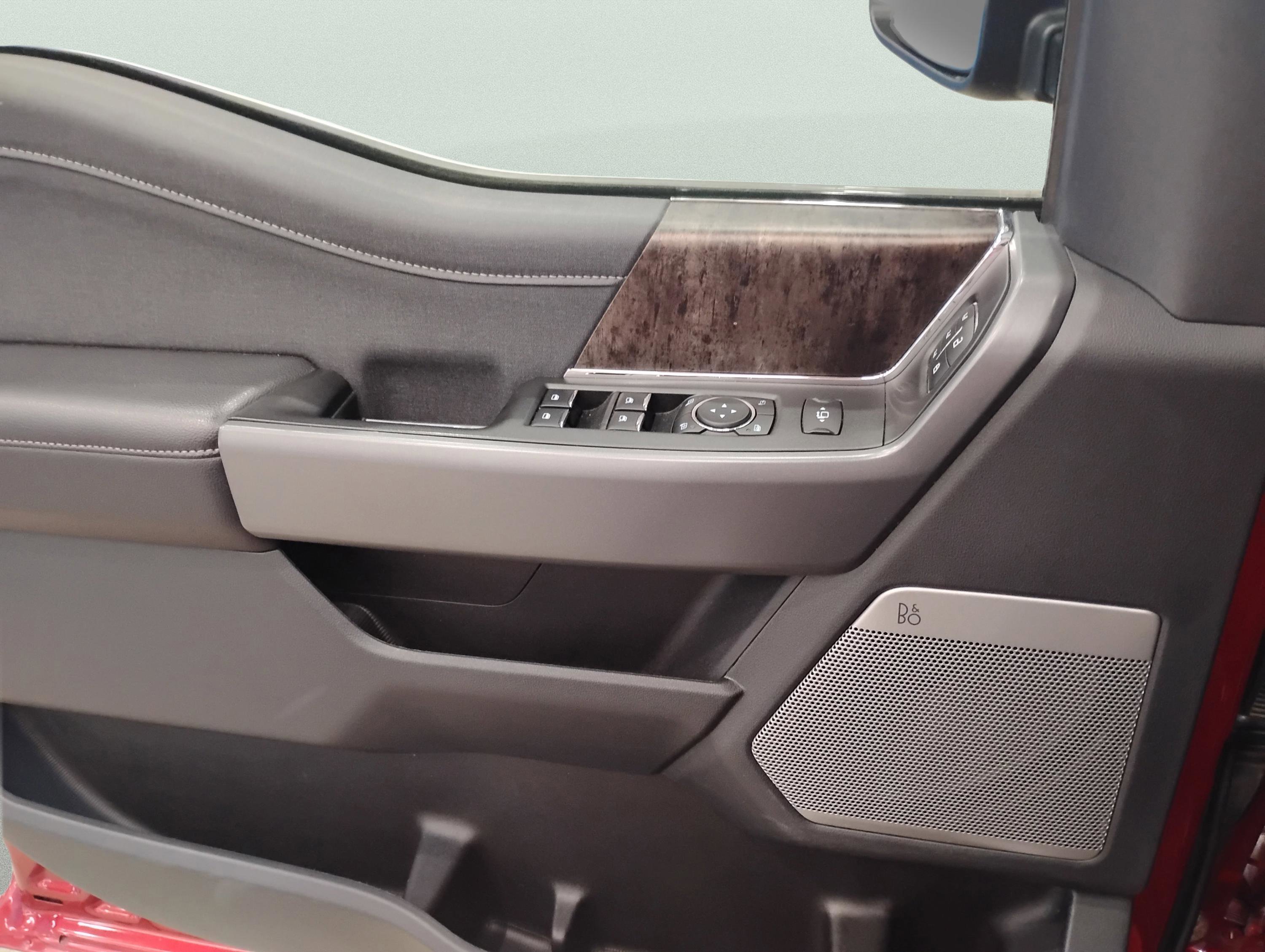 Used 2024 Ford F250 Lariat w/ Chrome Package image 24