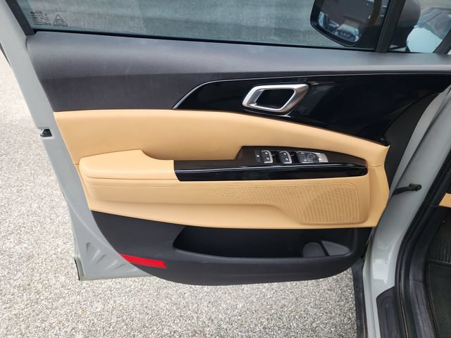 Used 2022 Kia Carnival EX FWD image 9