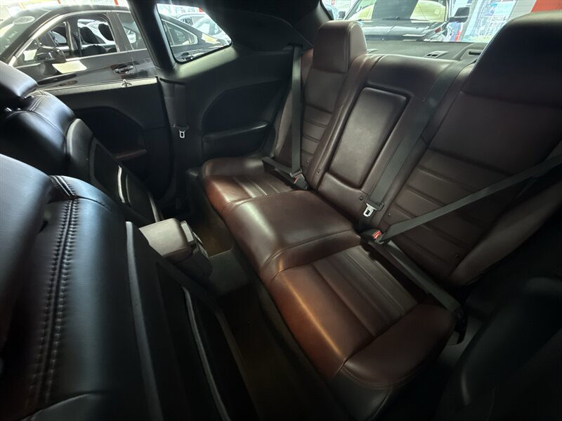 Used 2014 Dodge Challenger R/T RWD image 27