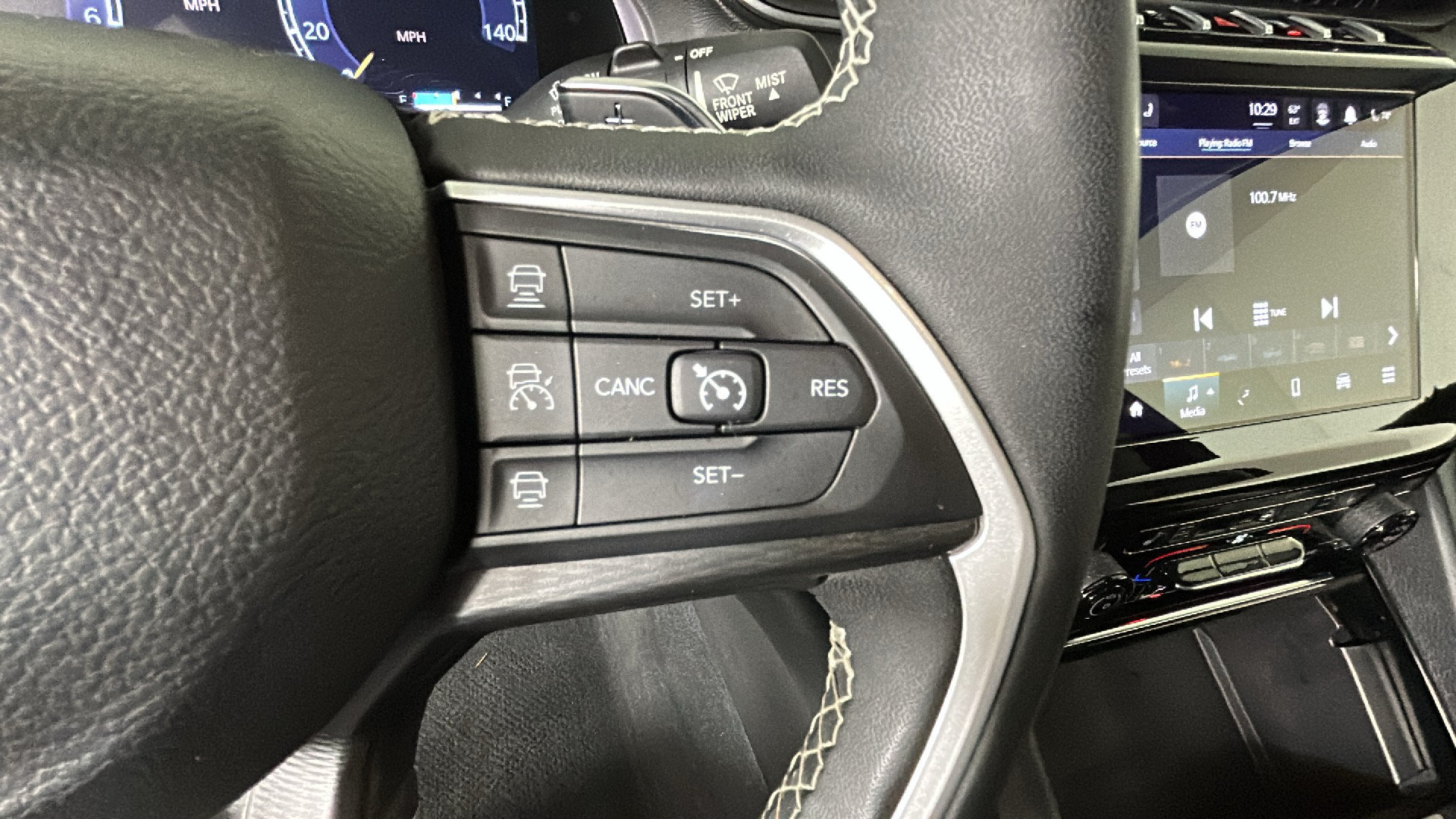 Used 2023 Jeep Grand Cherokee Laredo w/ Luxury Tech Group I AWD/4WD image 21