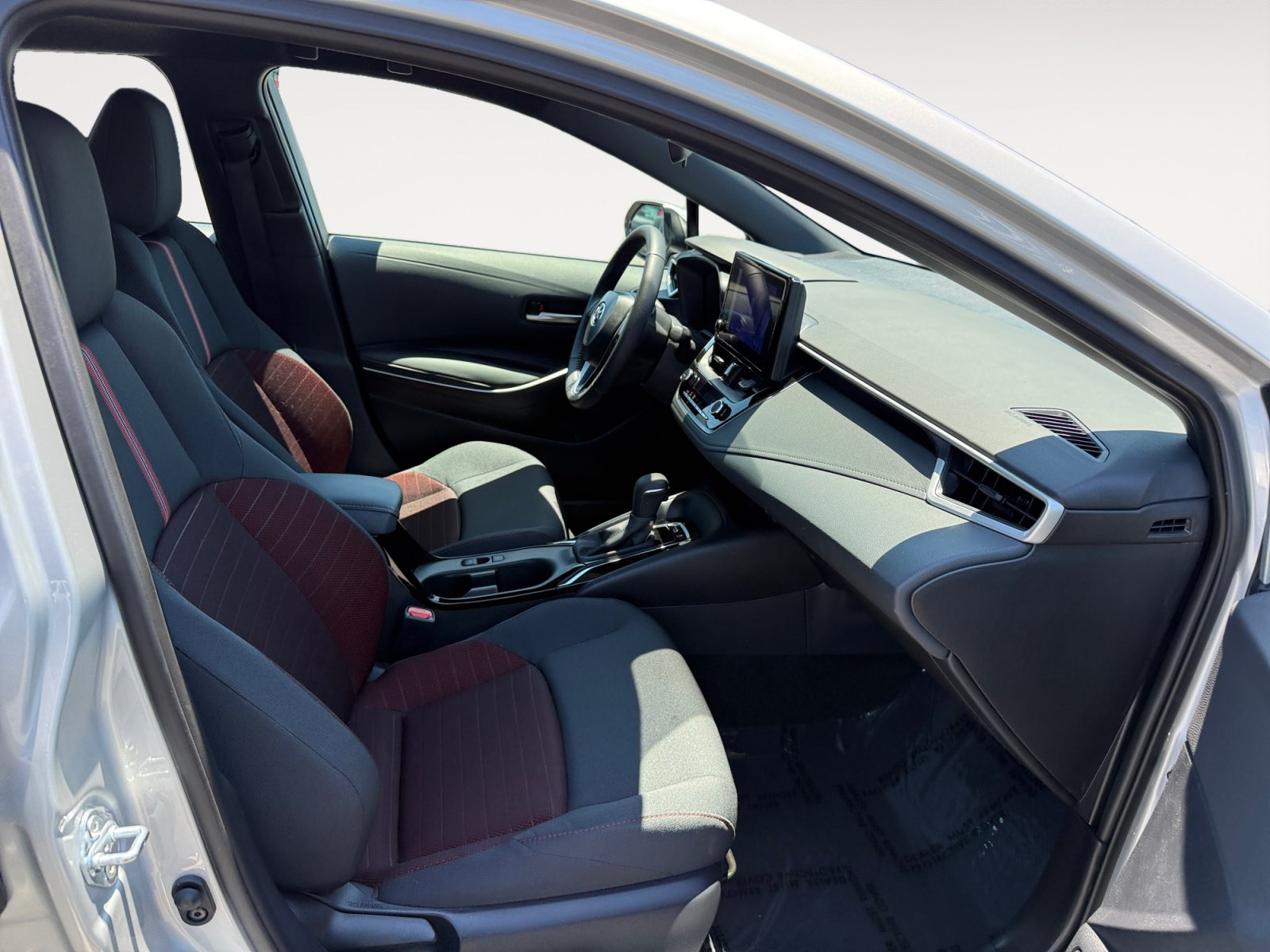 Used 2025 Toyota Corolla SE FWD image 19