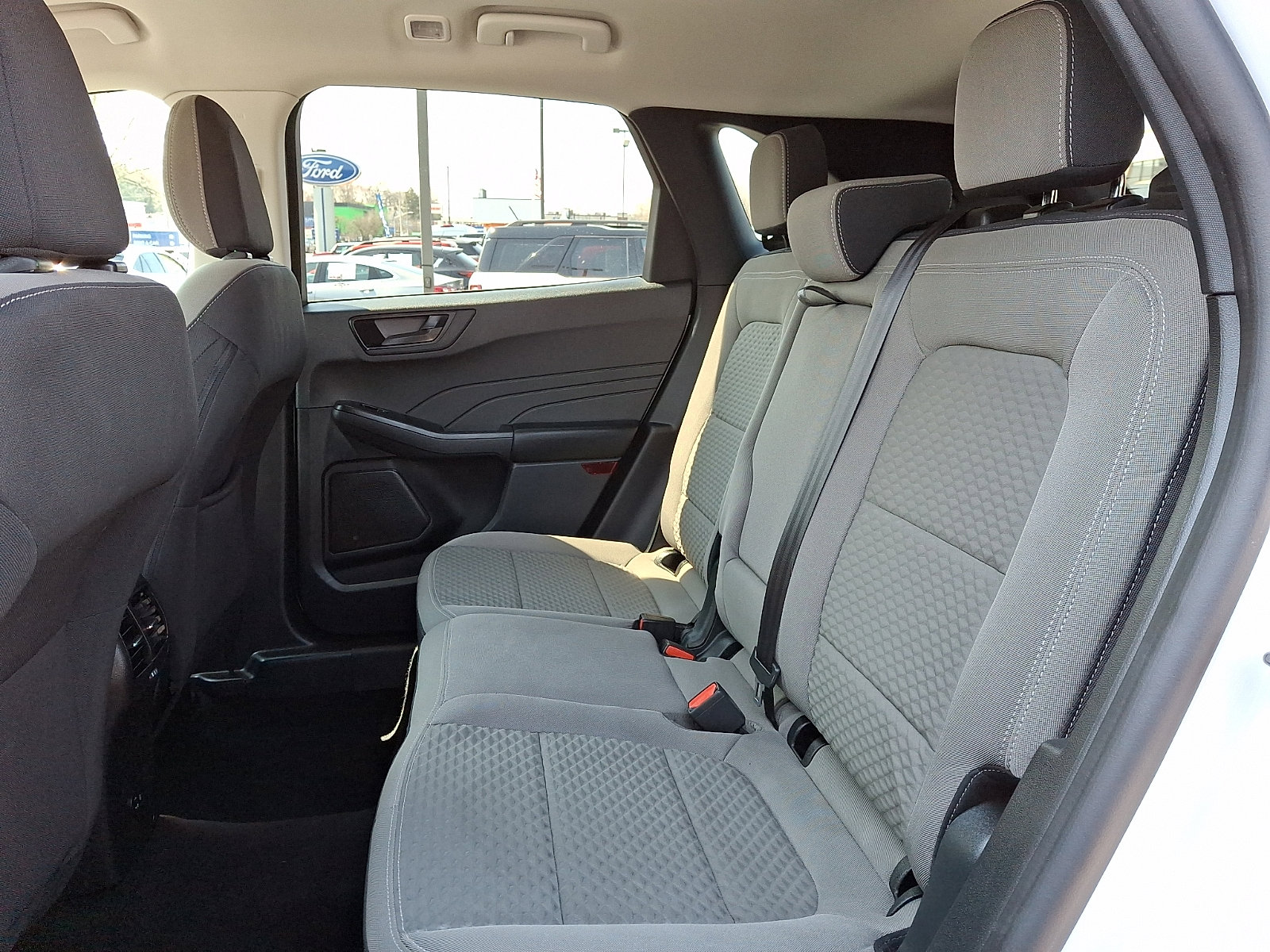 Used 2022 Ford Escape SE w/ SE Sport Appearance Package image 10