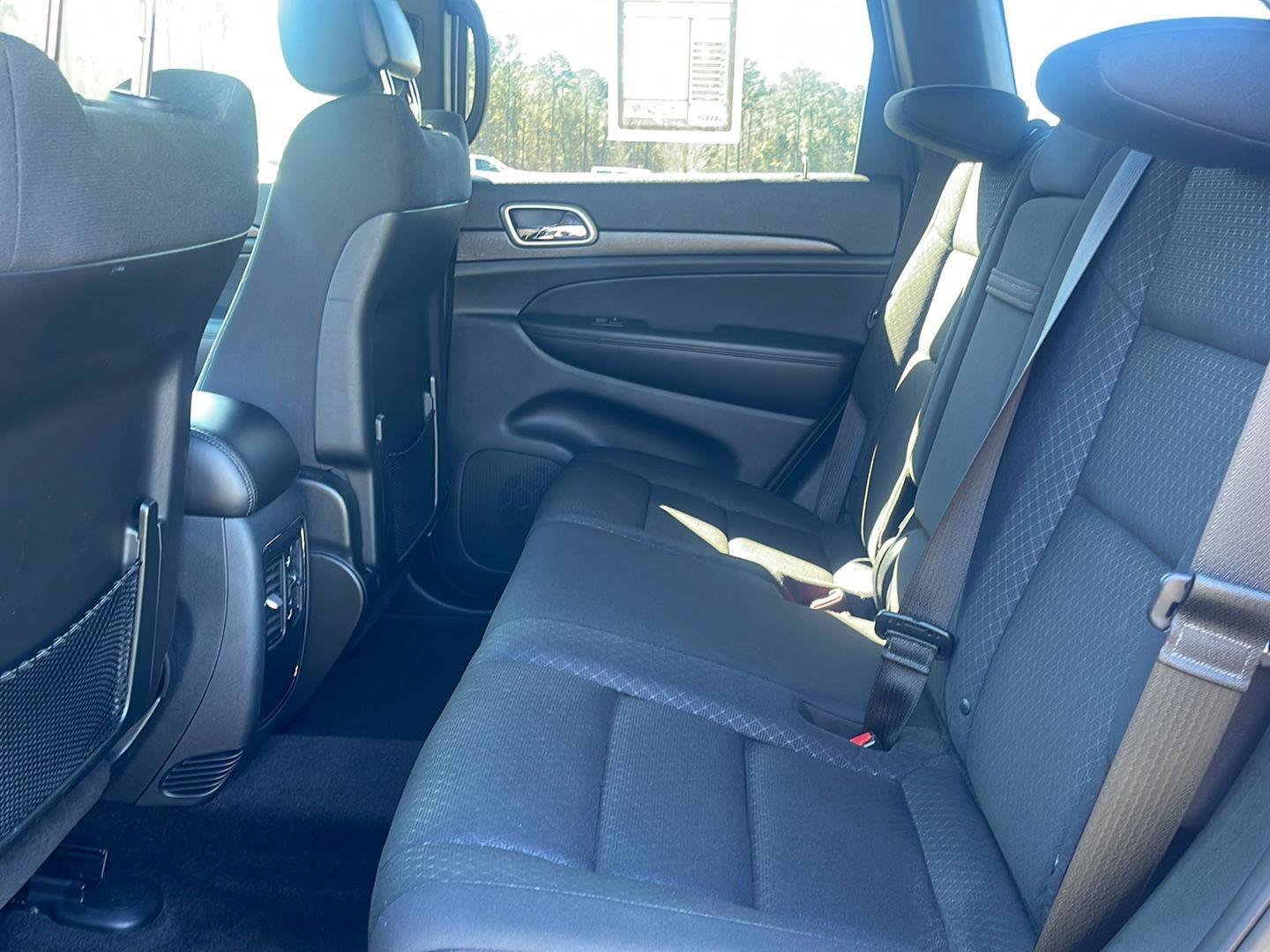 Used 2018 Jeep Grand Cherokee Laredo image 25