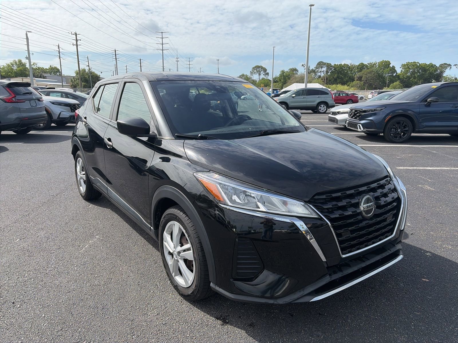 Used 2021 Nissan Kicks S image 1