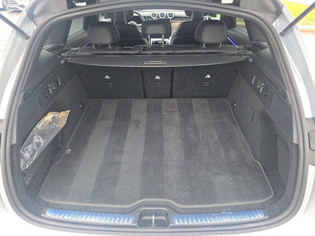 Used 2025 Mercedes-Benz GLC 300 4MATIC image 18