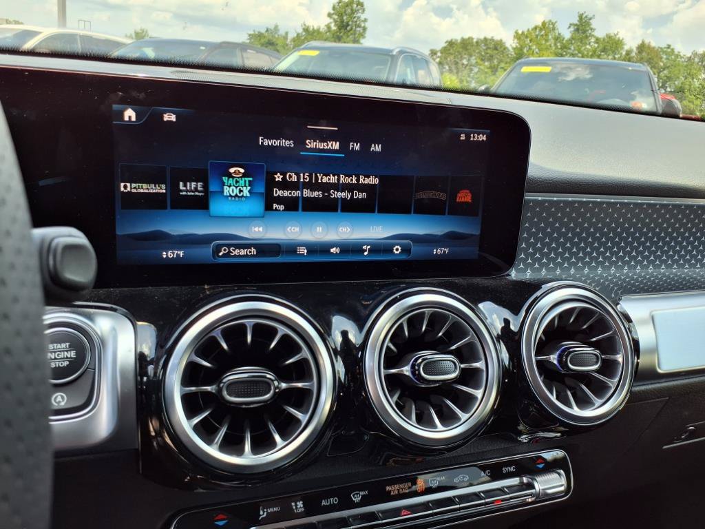 Used 2025 Mercedes-Benz GLB 250 4MATIC image 18