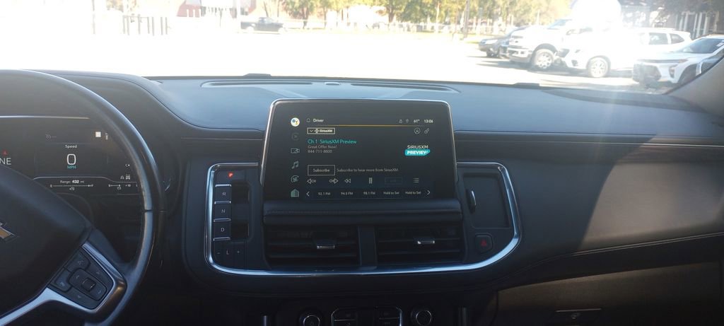 Used 2022 Chevrolet Suburban LT image 12