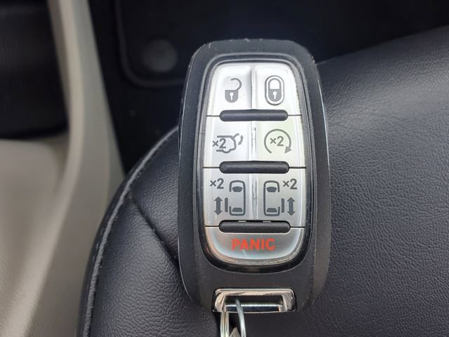 Certified 2024 Chrysler Pacifica Touring-L FWD image 32