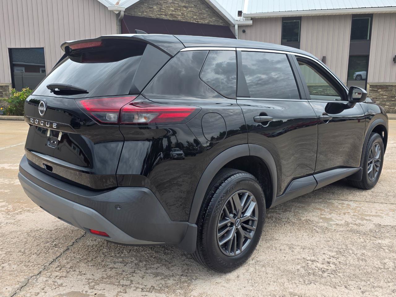 Used 2023 Nissan Rogue S FWD image 17