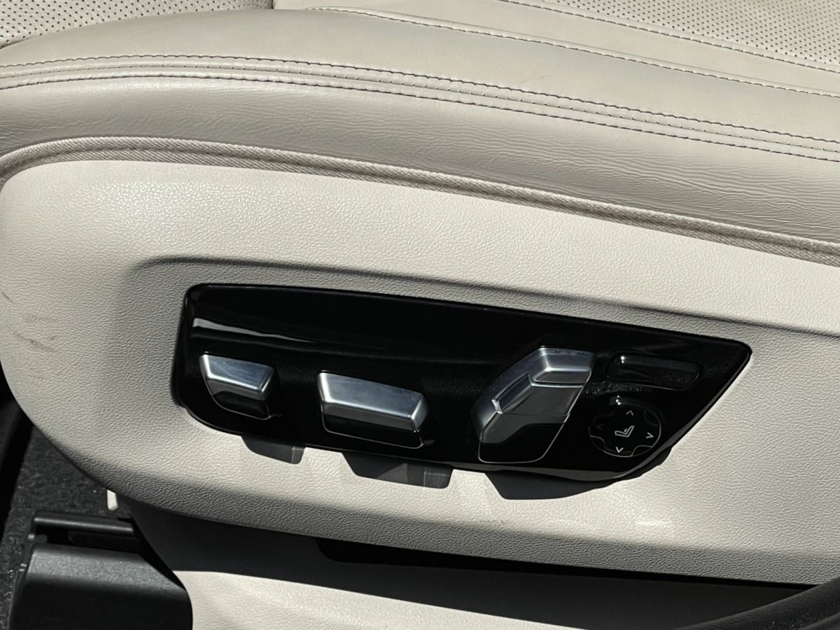 Used 2022 BMW 530e w/ Executive Package RWD image 17
