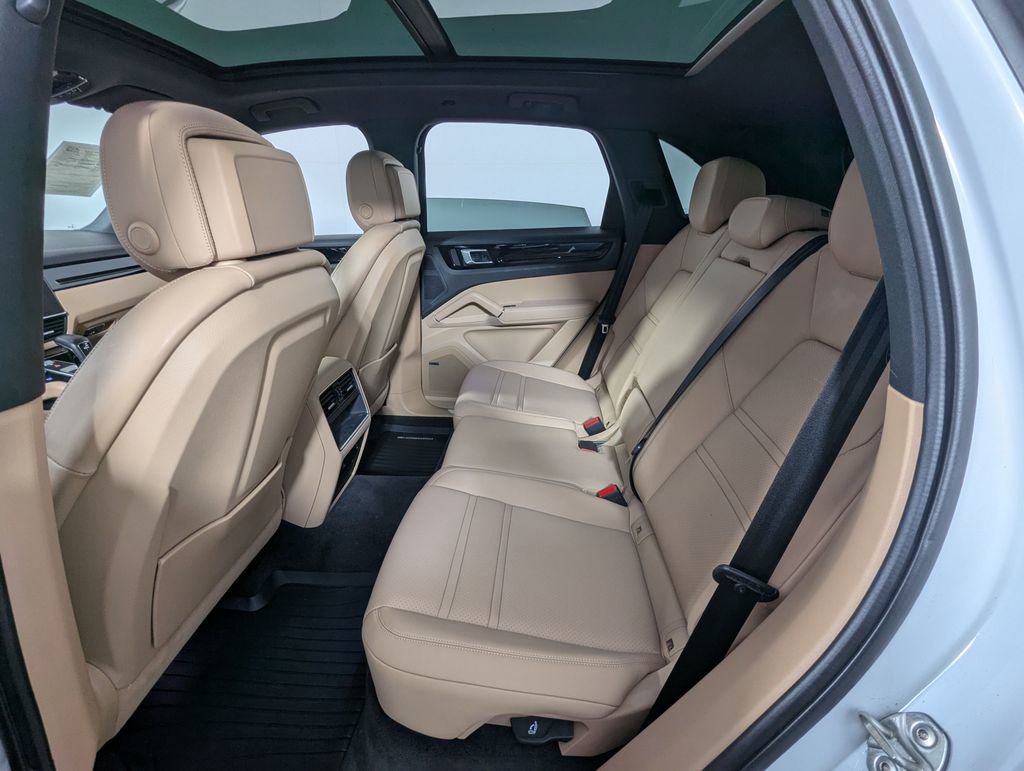Used 2022 Porsche Cayenne AWD/4WD image 14