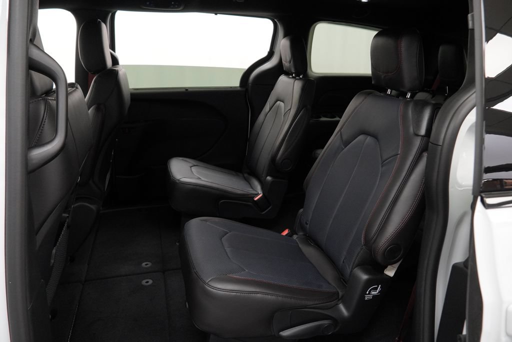 New 2027 Chrysler Pacifica Select AWD/4WD image 19