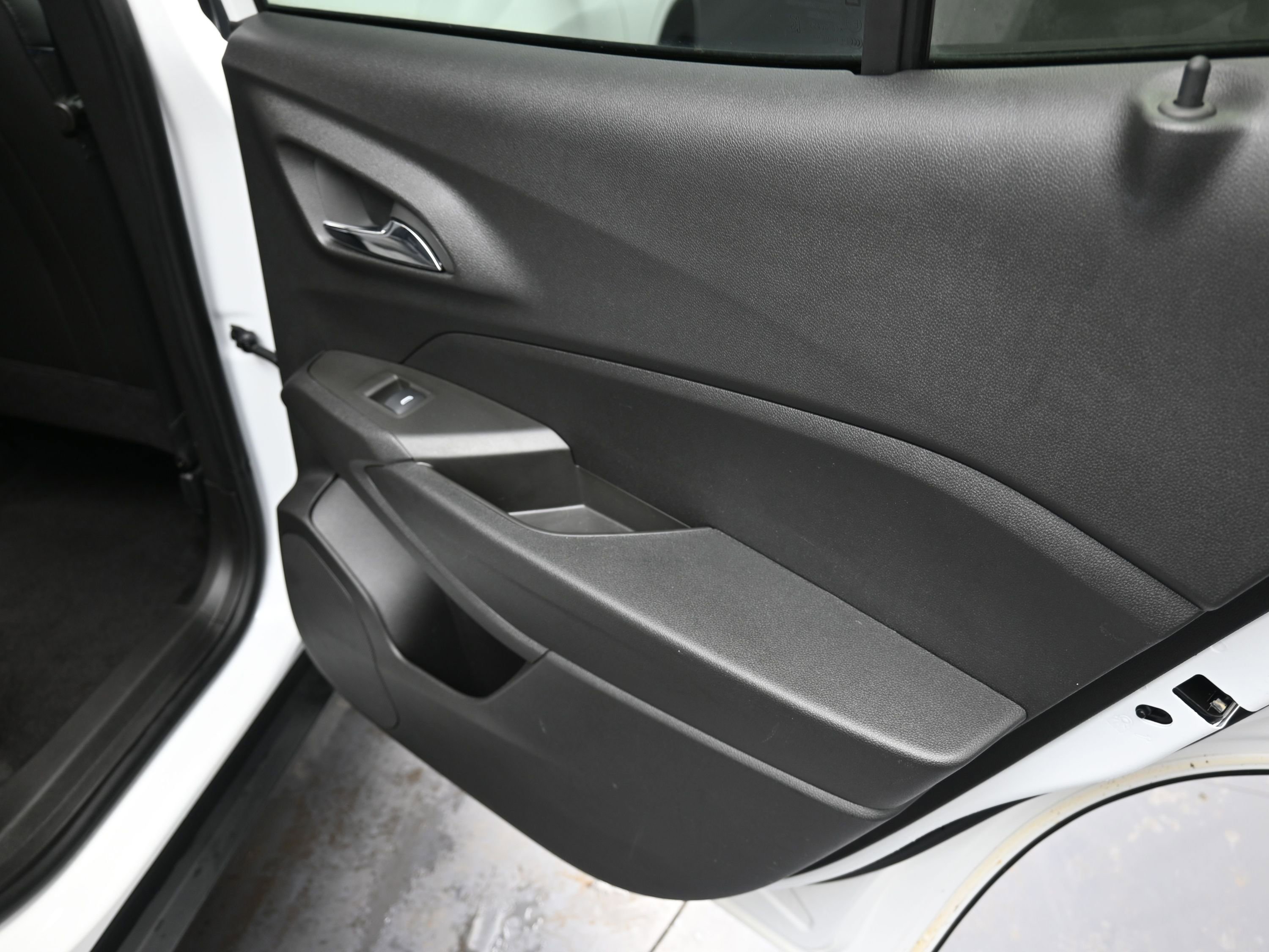 Used 2024 Chevrolet Trax LT w/ Driver Confidence Package image 23